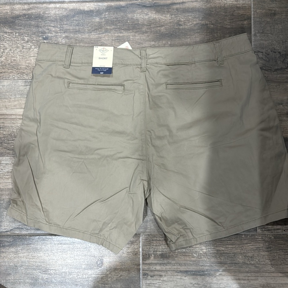 Shorts - Picture 3 of 4